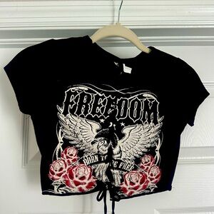 Cropped “Freedom” tee